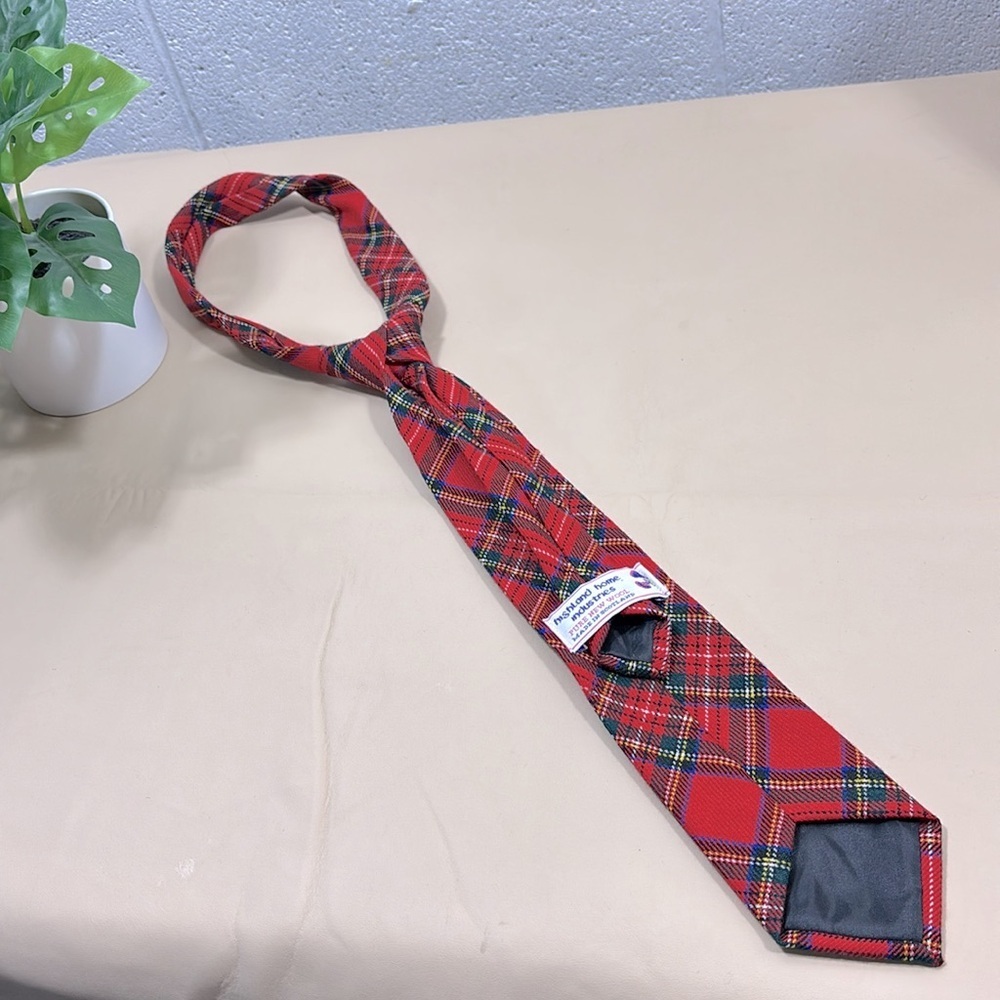 Classic & authentic Scottish genuine wool Red Plaid Men's Tie - Picture 2 of 5